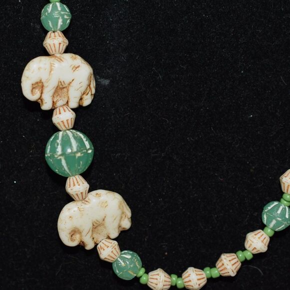 Vintage Teal/Cream Beaded Elephant Single Strand 24" Unusual Casual Necklace - Picture 2 of 4
